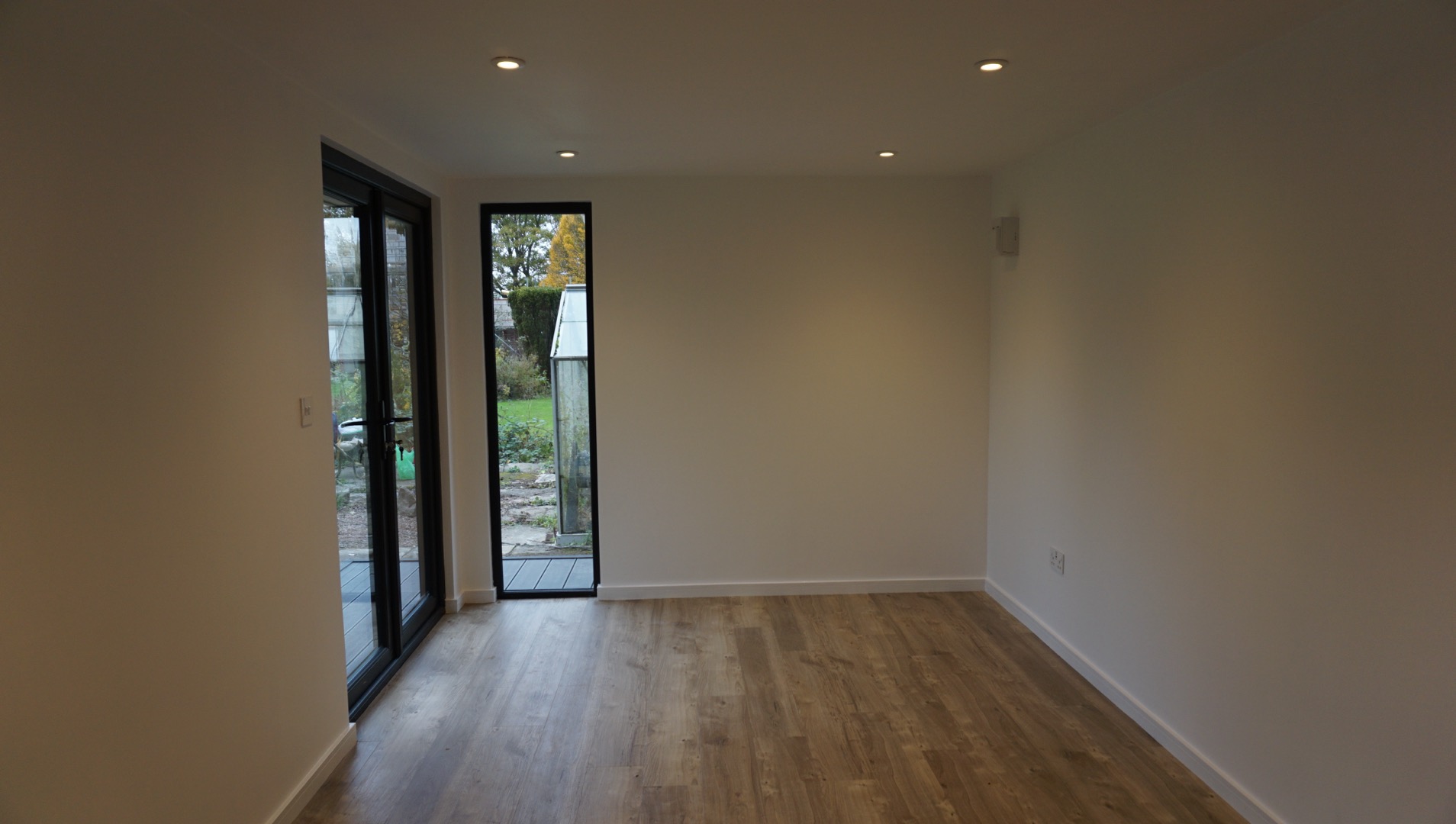 Luxury Garden Room in Milton Keynes